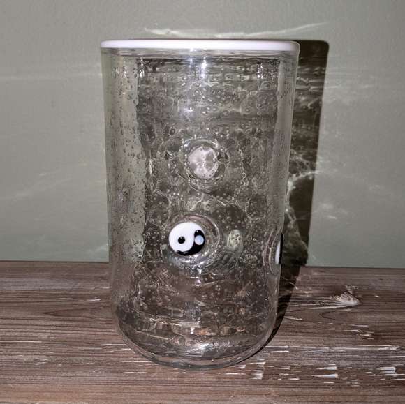 Urban Outfitters Isla Icon Tumbler in Yin Yang - Picture 3 of 7